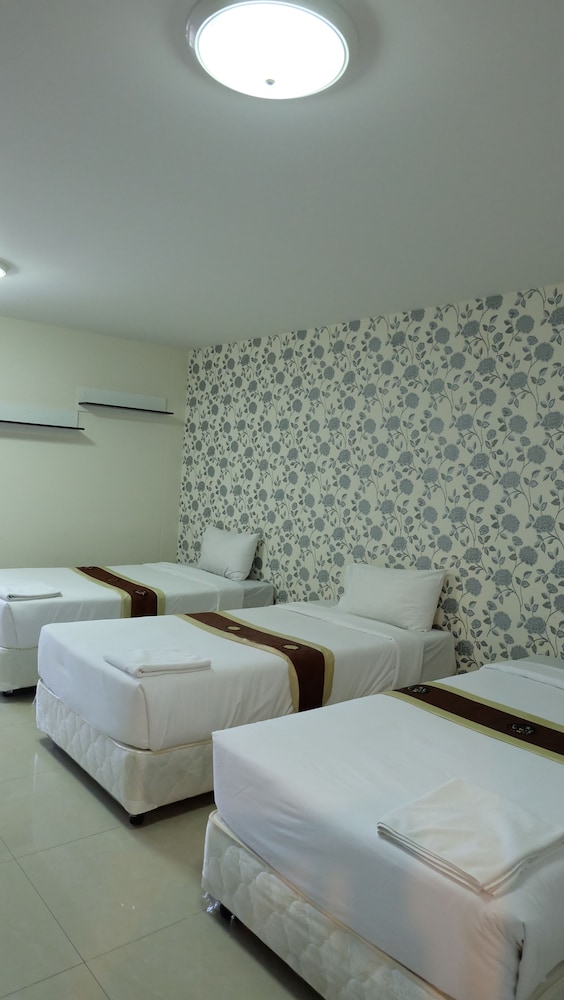 Miloft Suvarnabhumi Airport Hotel 12/50