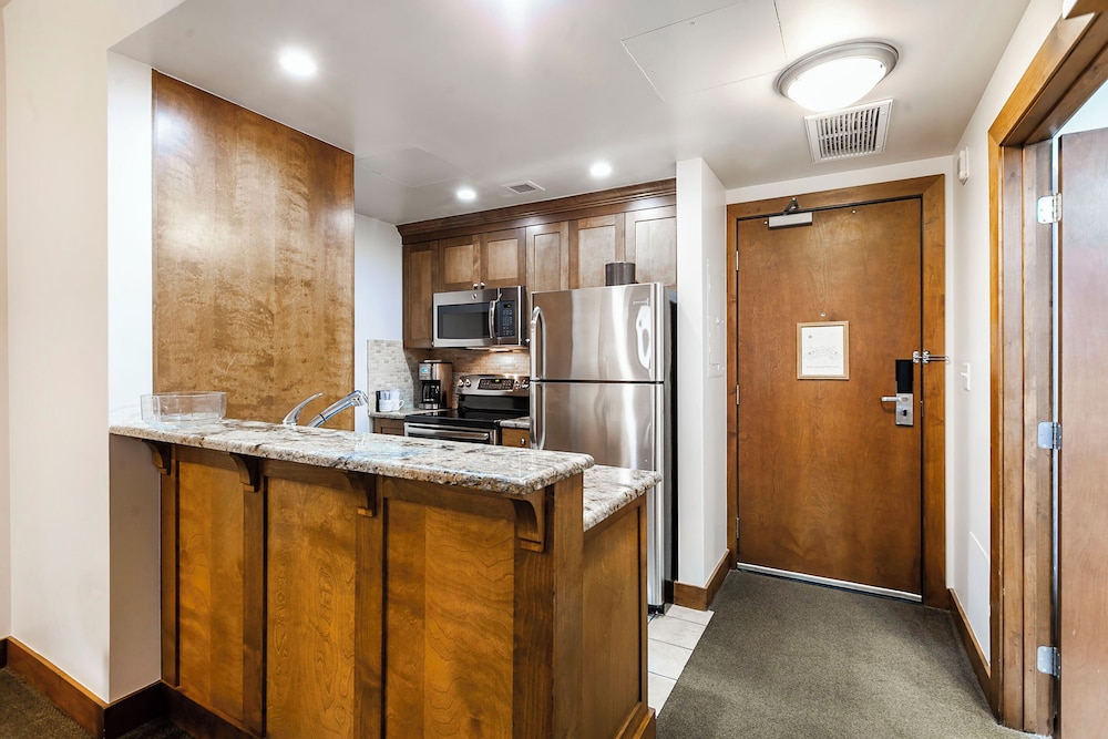 Sundial Lodge by All Seasons Resort Lodging 8/50