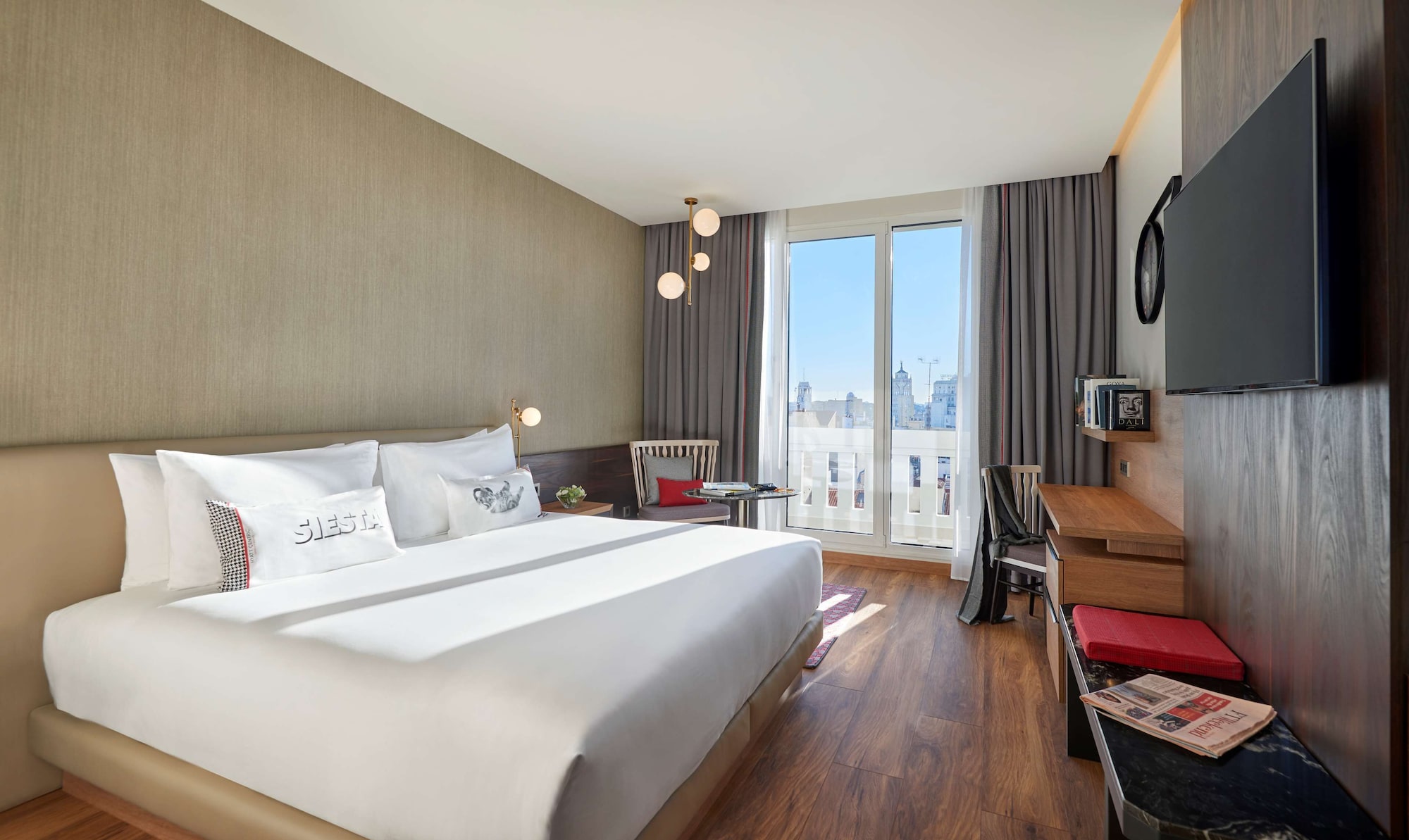 ROOM, KING BED, BALCONY
