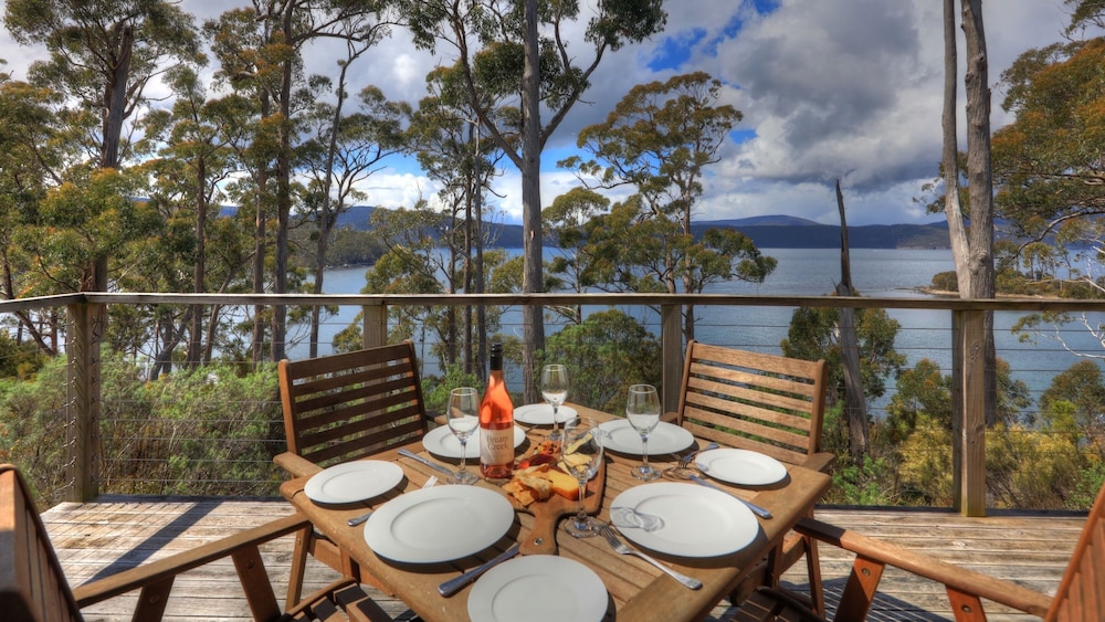 Stewarts Bay Lodge 54/65