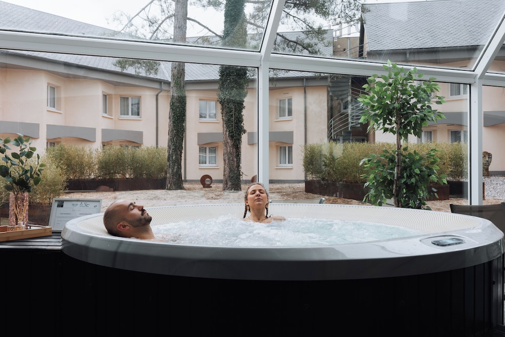 Hotel Causse Comtal 78/84