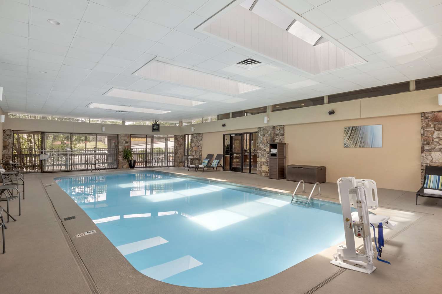Best Western Plus Landing View Inn & Suites 22/51