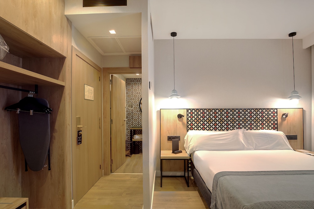 غرفة سوبيريور بسرير كينج بمسبح خاص، Catalonia Excelsior 10/10