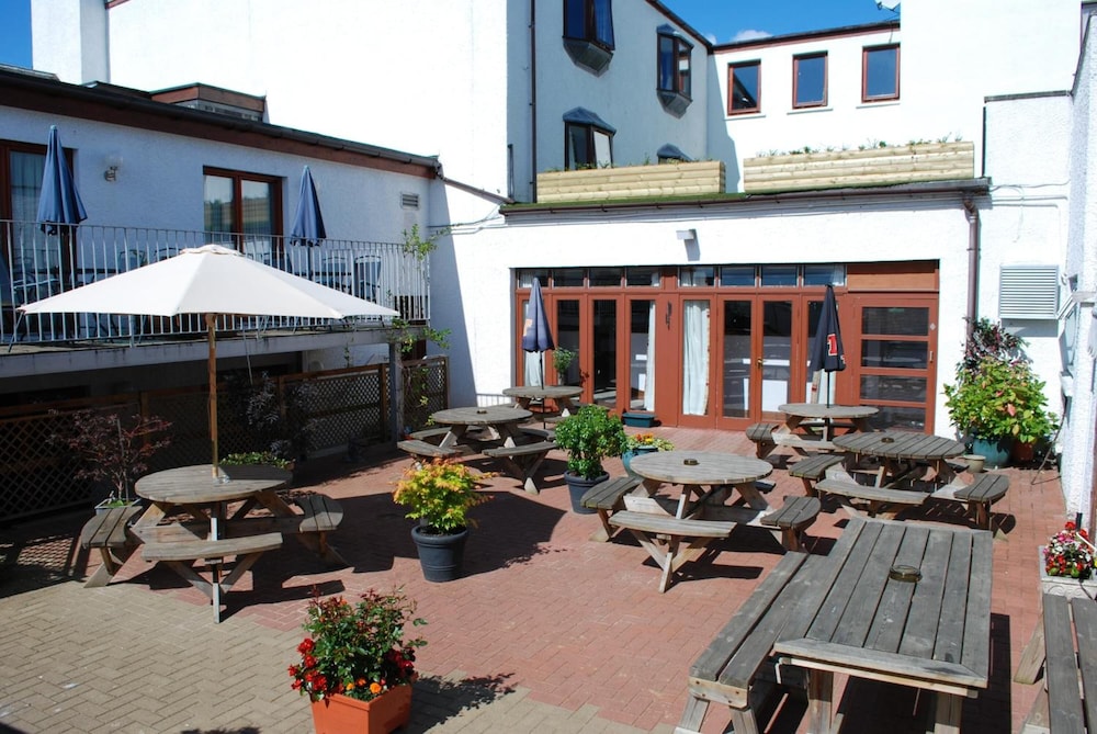 The Priory Hotel 2/48