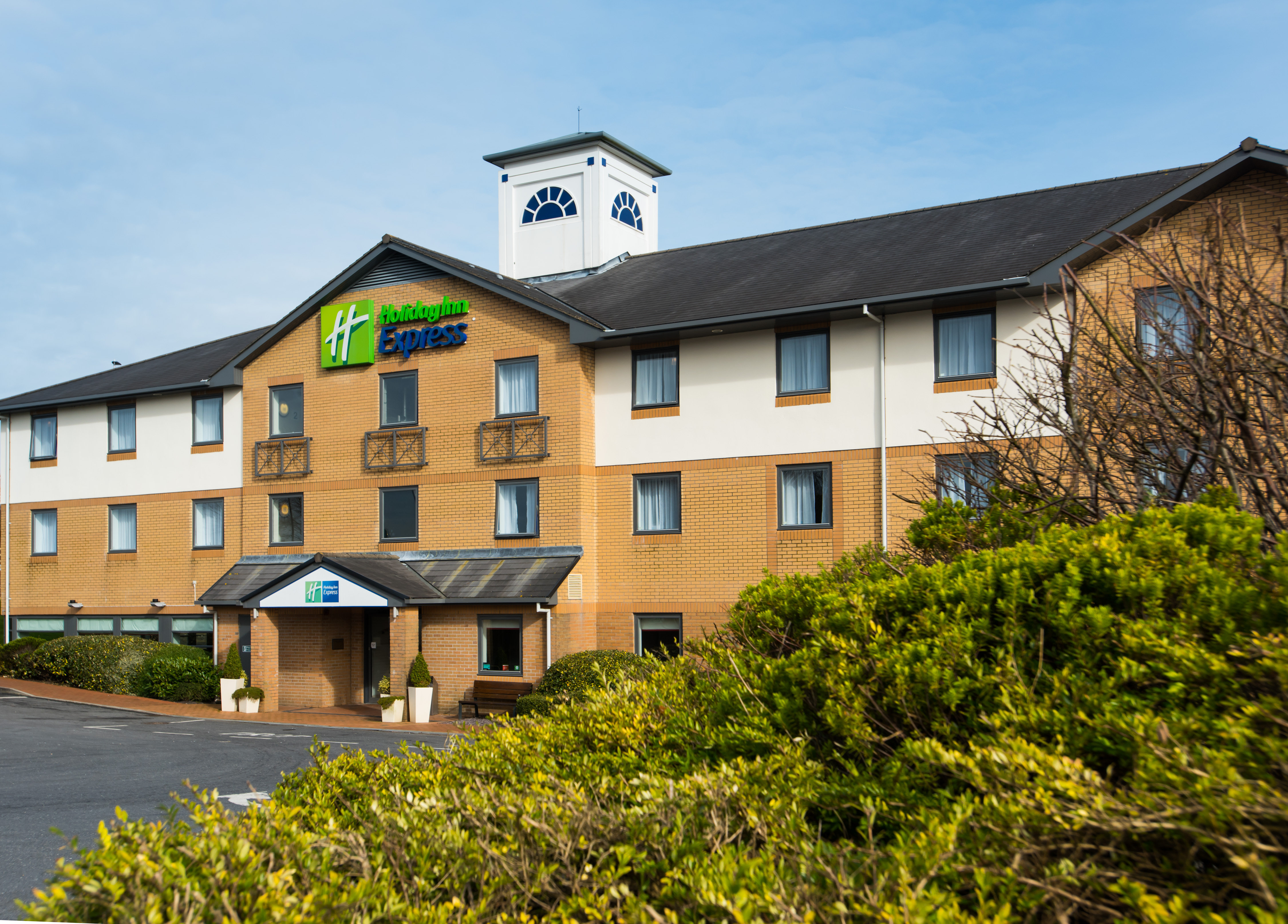 HOLIDAY INN EXPRESS SWANSEA EAST — 3