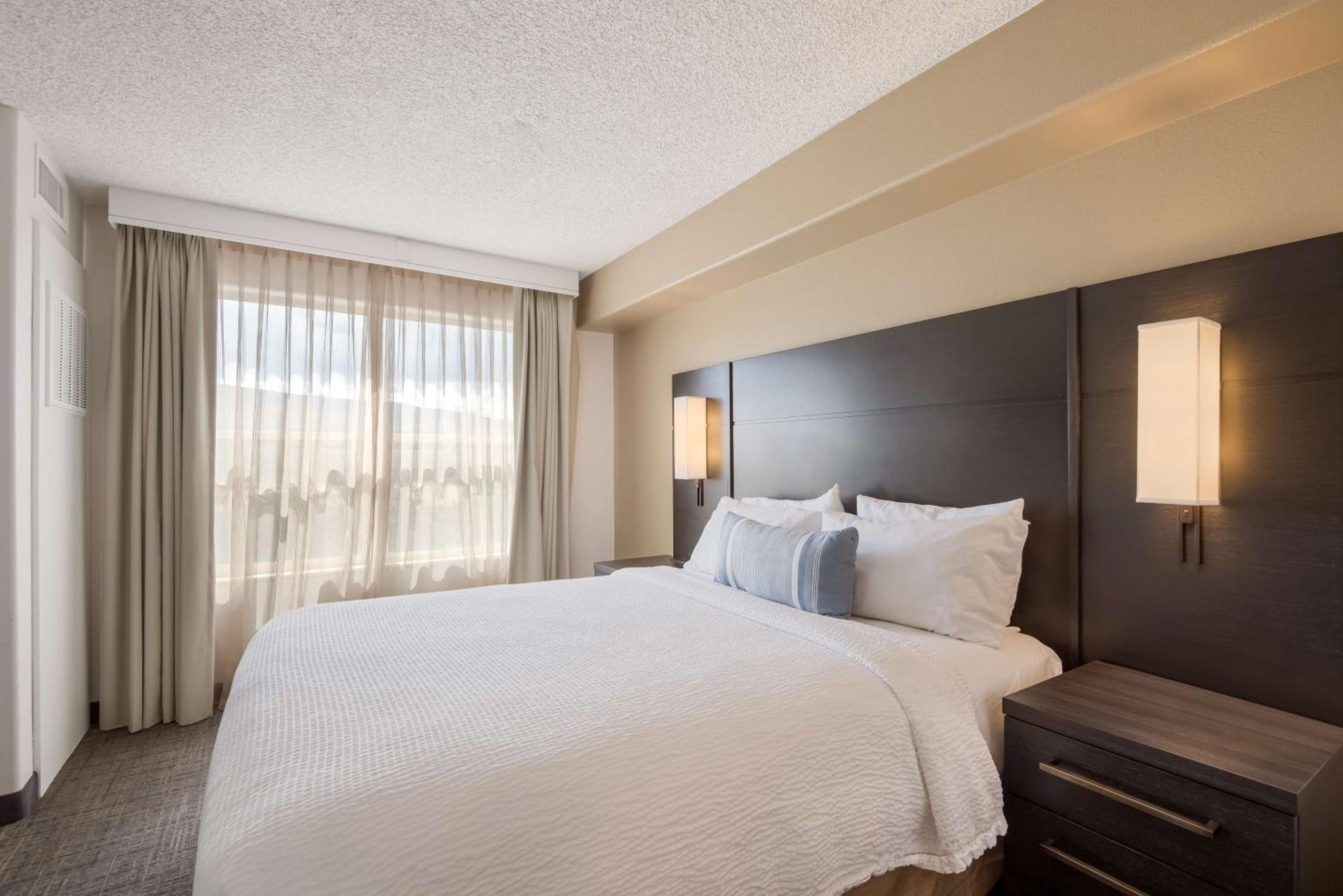 1 BEDROOM, SUITE, KING BED, ACCESSIBLE