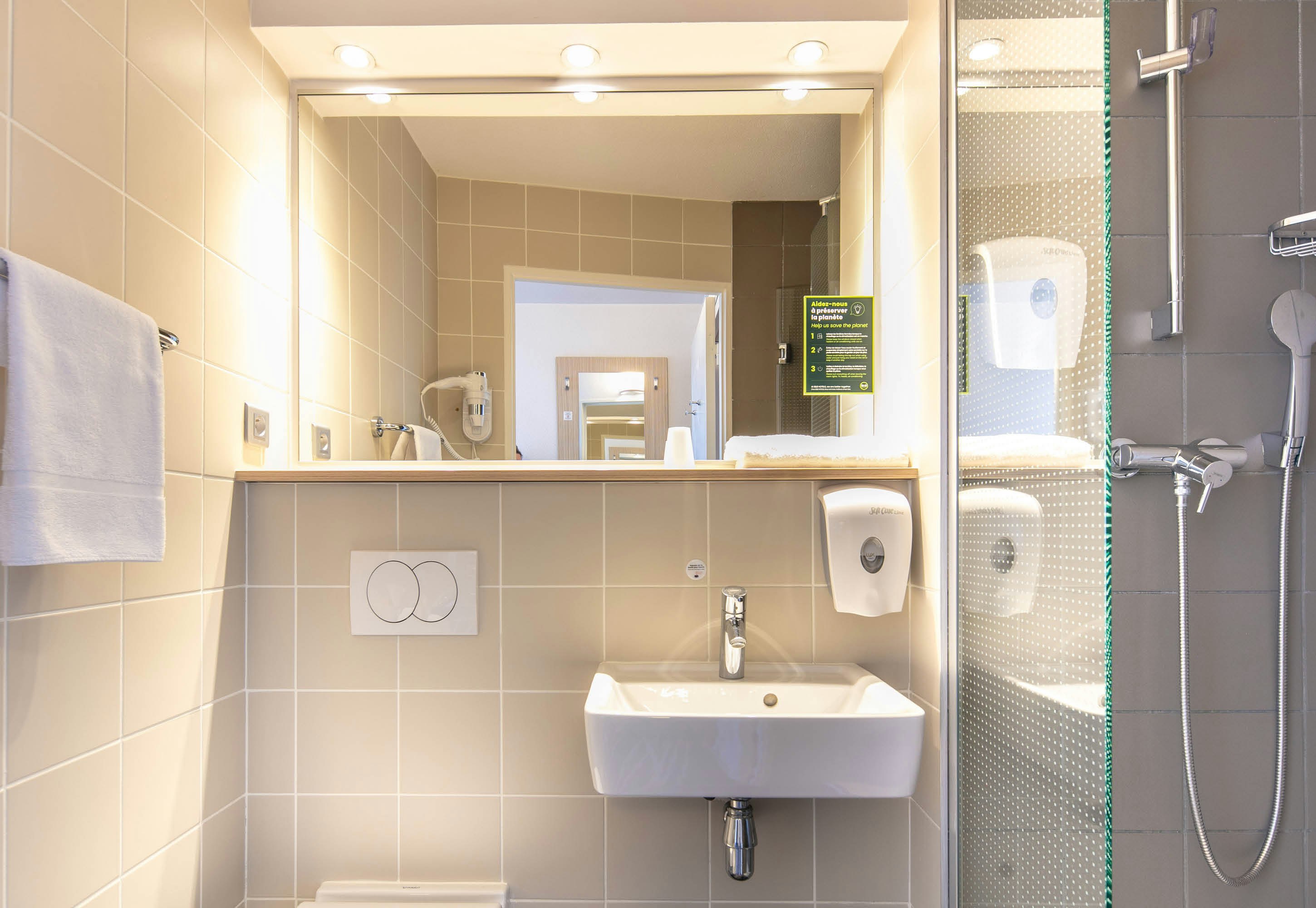 B&B HOTEL Lyon Aeroport Saint Quentin Fallavier 54/54