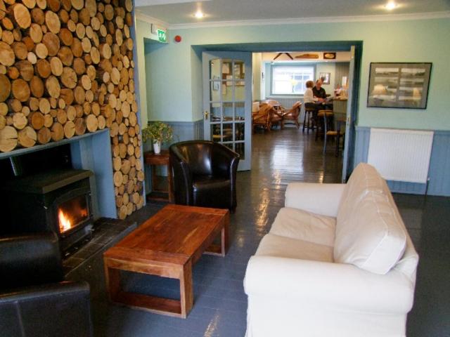 Colonsay Hotel 38/50