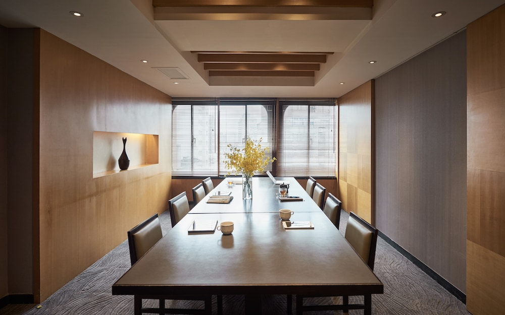 Royal Inn Taipei Nanxi Mrt Zhongshan Station 48/66