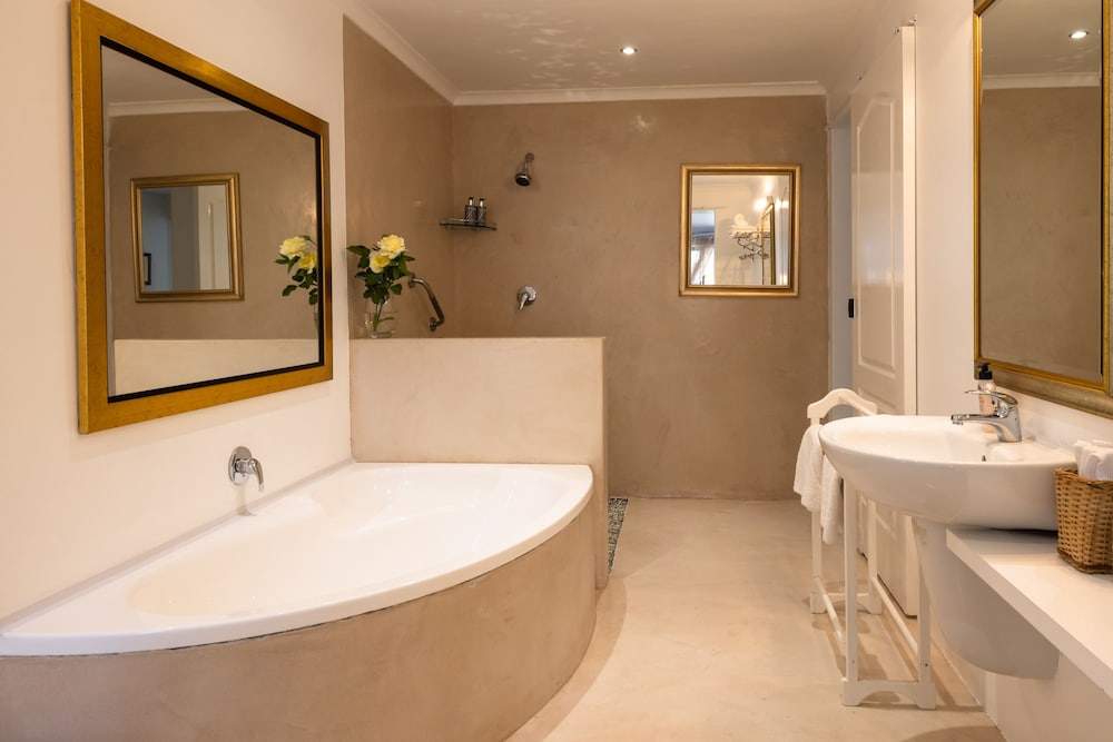 Cape Pillars Boutique Hotel 38/41