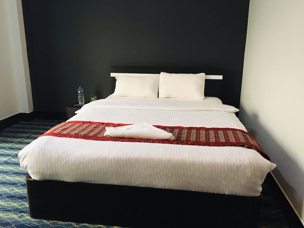 ROOM, SINGLE