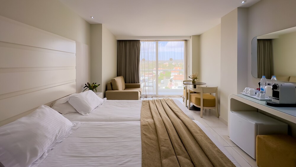 PREMIUM, DOUBLE OR TWIN BED, LAND VIEW