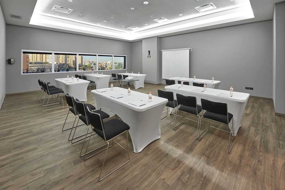 City Express Plus by Marriott Ciudad de Mexico Interlomas 40/46