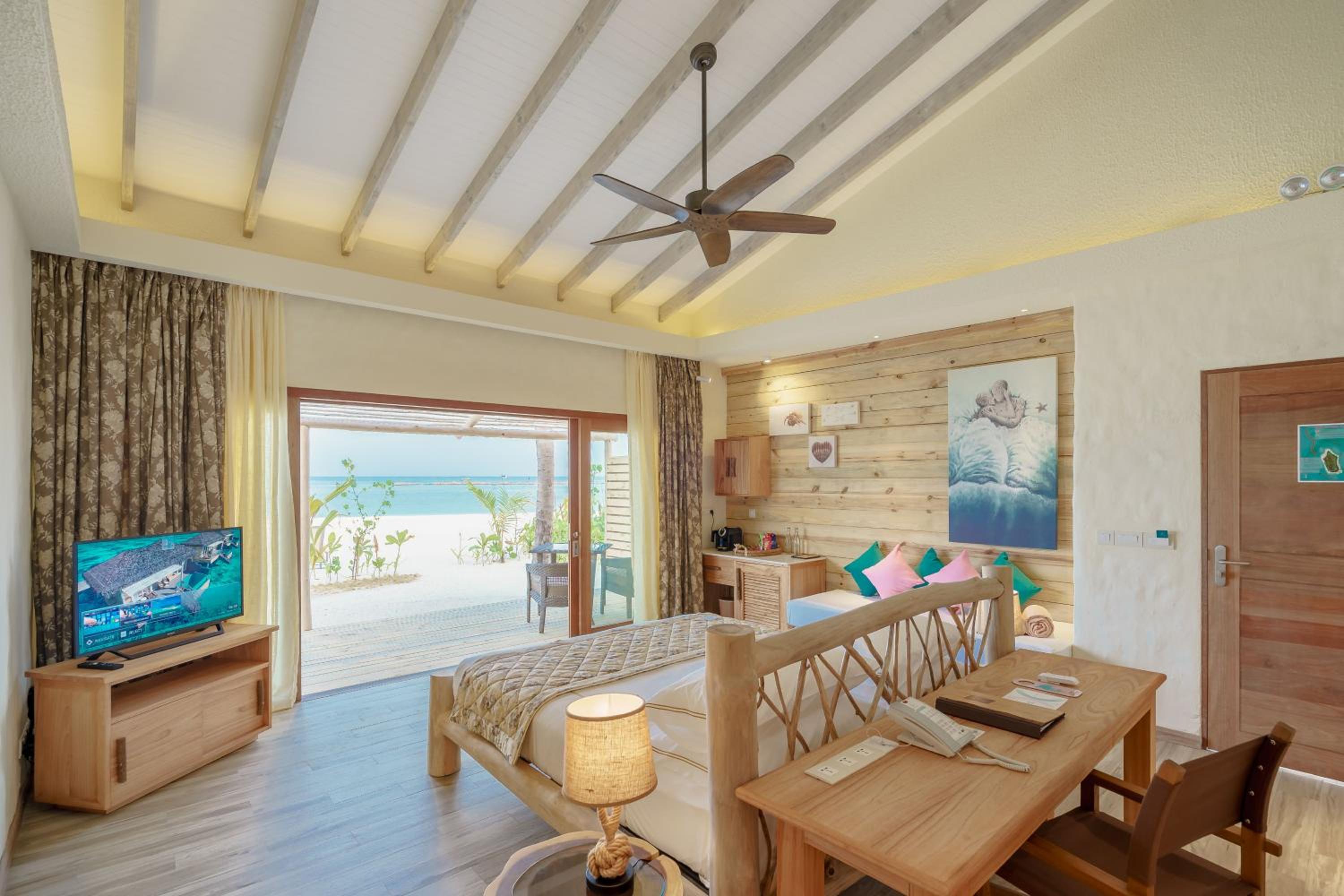 Beach, Suite, King Bed, with Pool