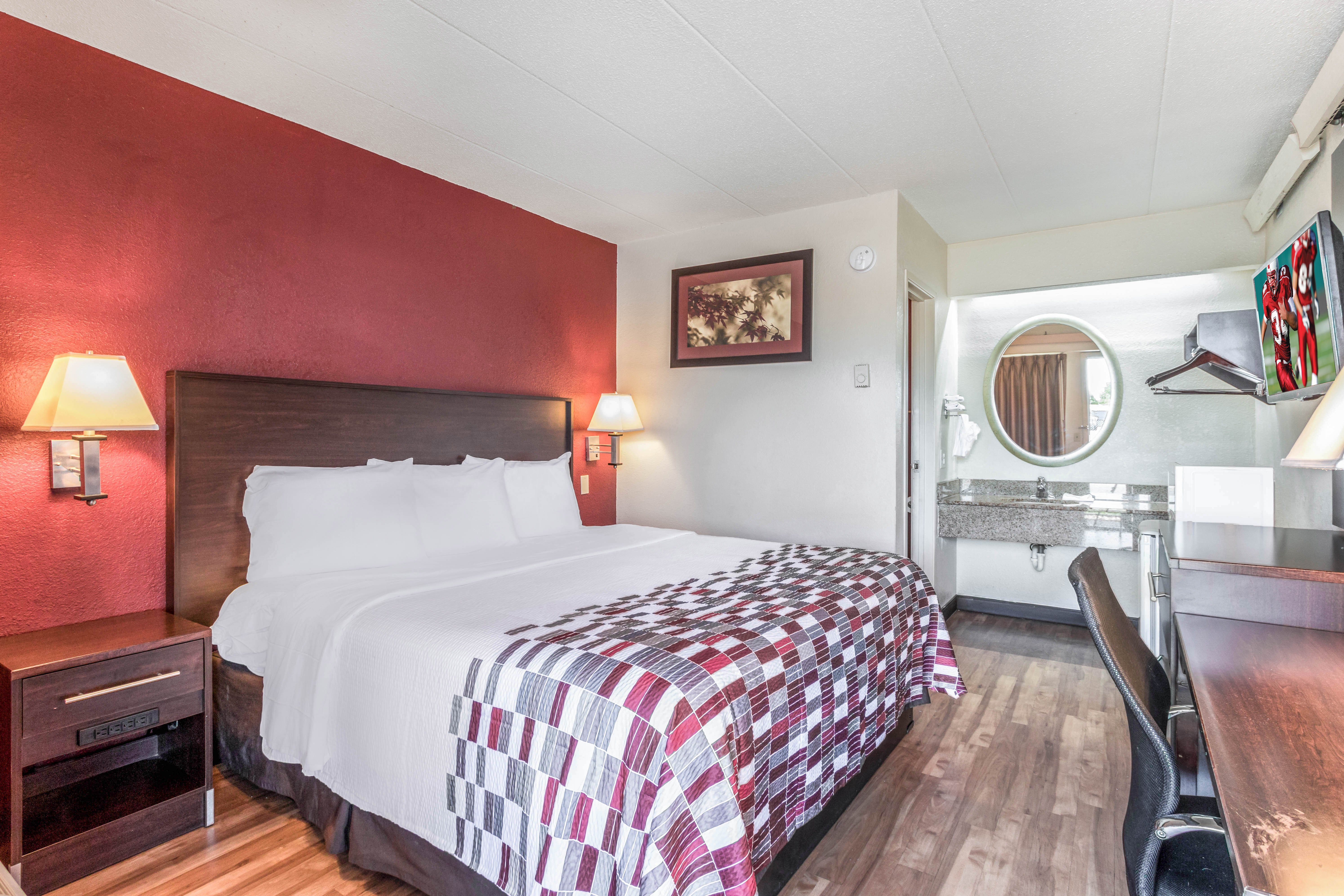 غرفة ديلوكس بسرير كينج، Red Roof Inn Columbia Mo 2/4