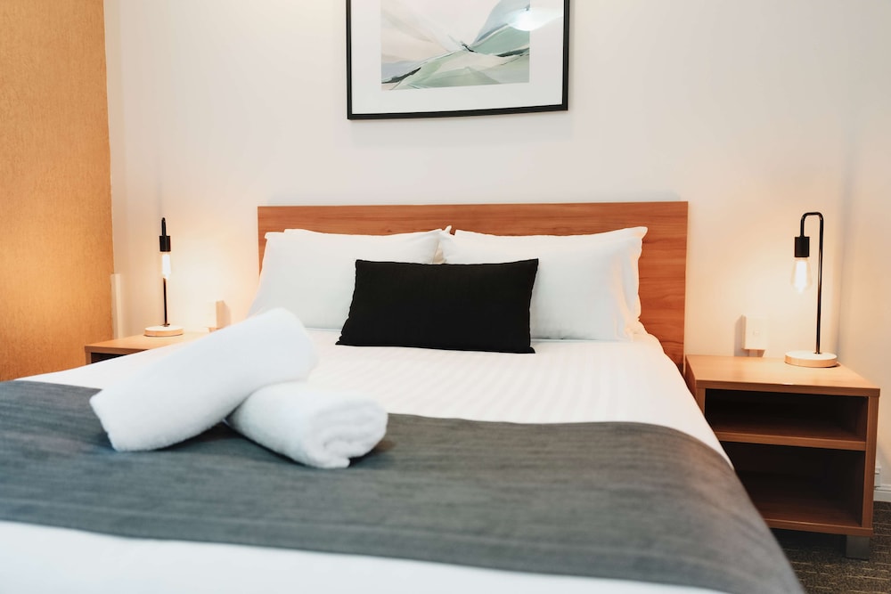 غرفة قياسية بسرير كوين بحوض جاكوزي، Best Western Tuscany On Tor Motor Inn 2/4