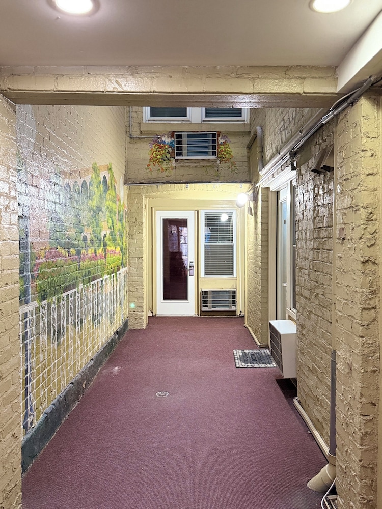 The Windsor Inn 48/61