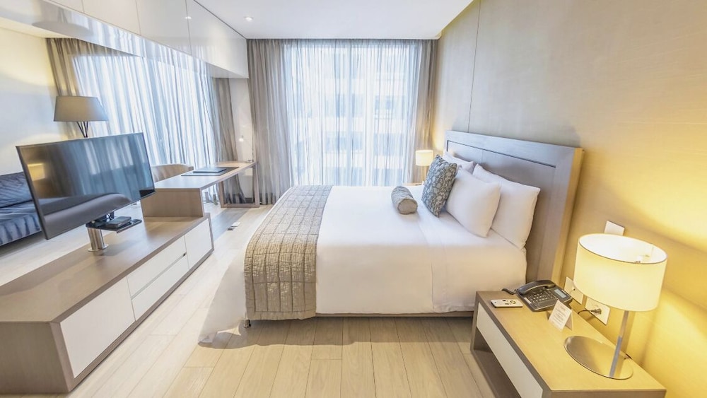 100 Luxury Suites By Preferred 32/76