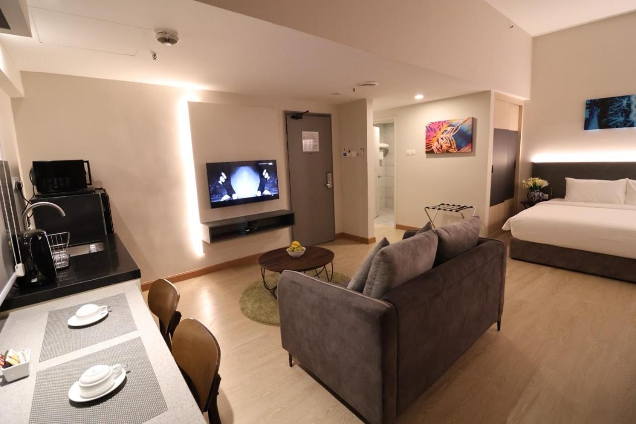 Crown Regency Serviced Suites 21/39