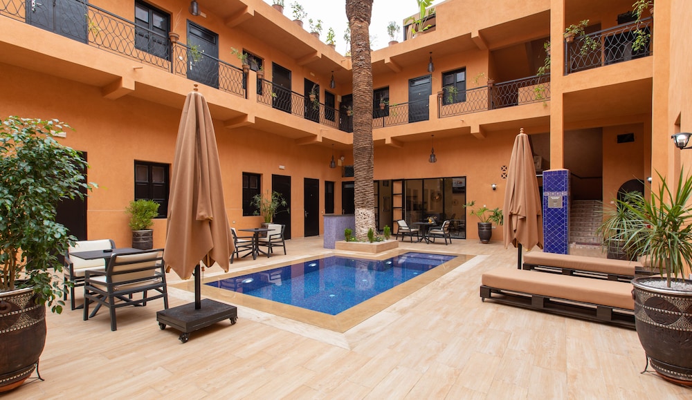 HOTEL TOULOUSAIN 54/57