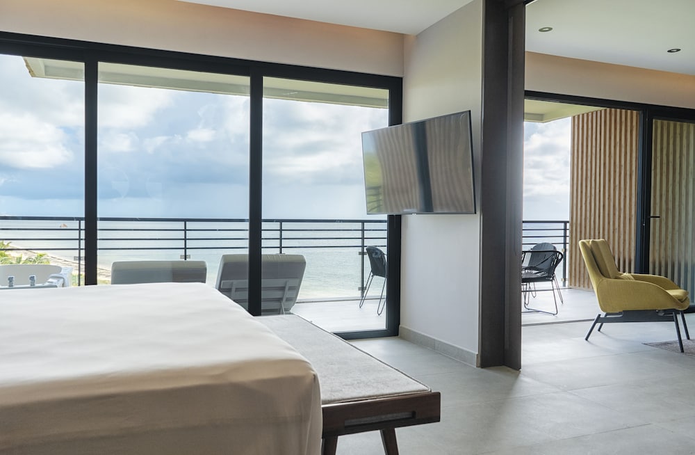The Fives Oceanfront Puerto Morelos 15/71