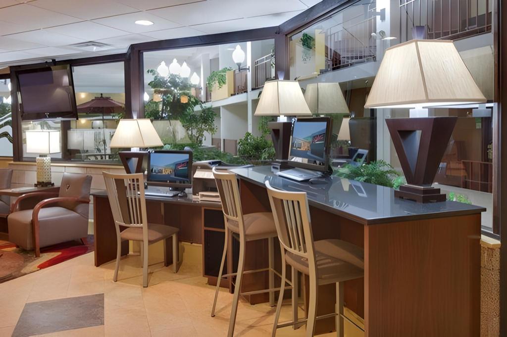 Lanai, King Bed, Accessible