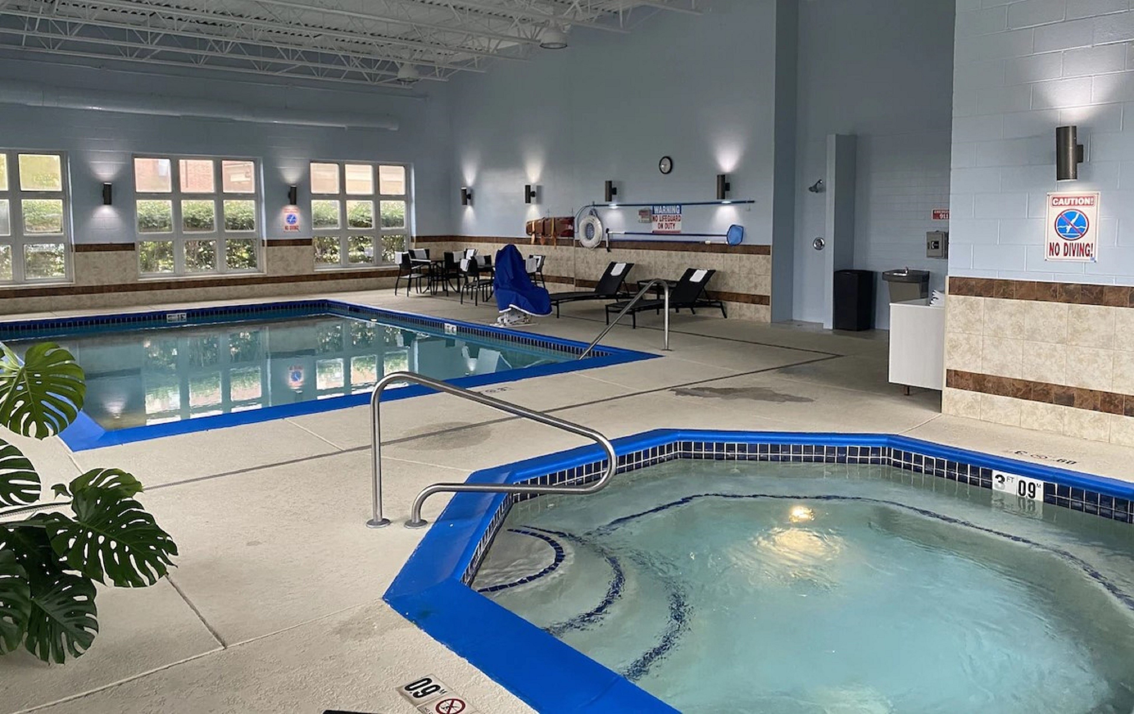 Holiday Inn Express Wixom 10/29