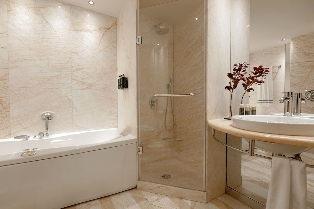 Melia Athens 27/73