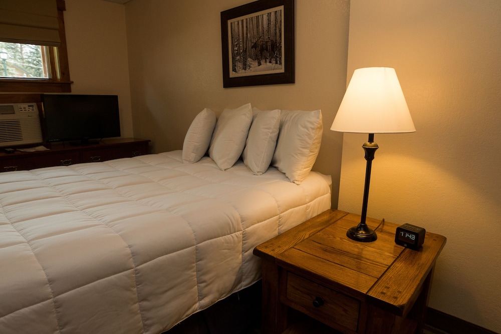 Silver Moon Inn 33/70