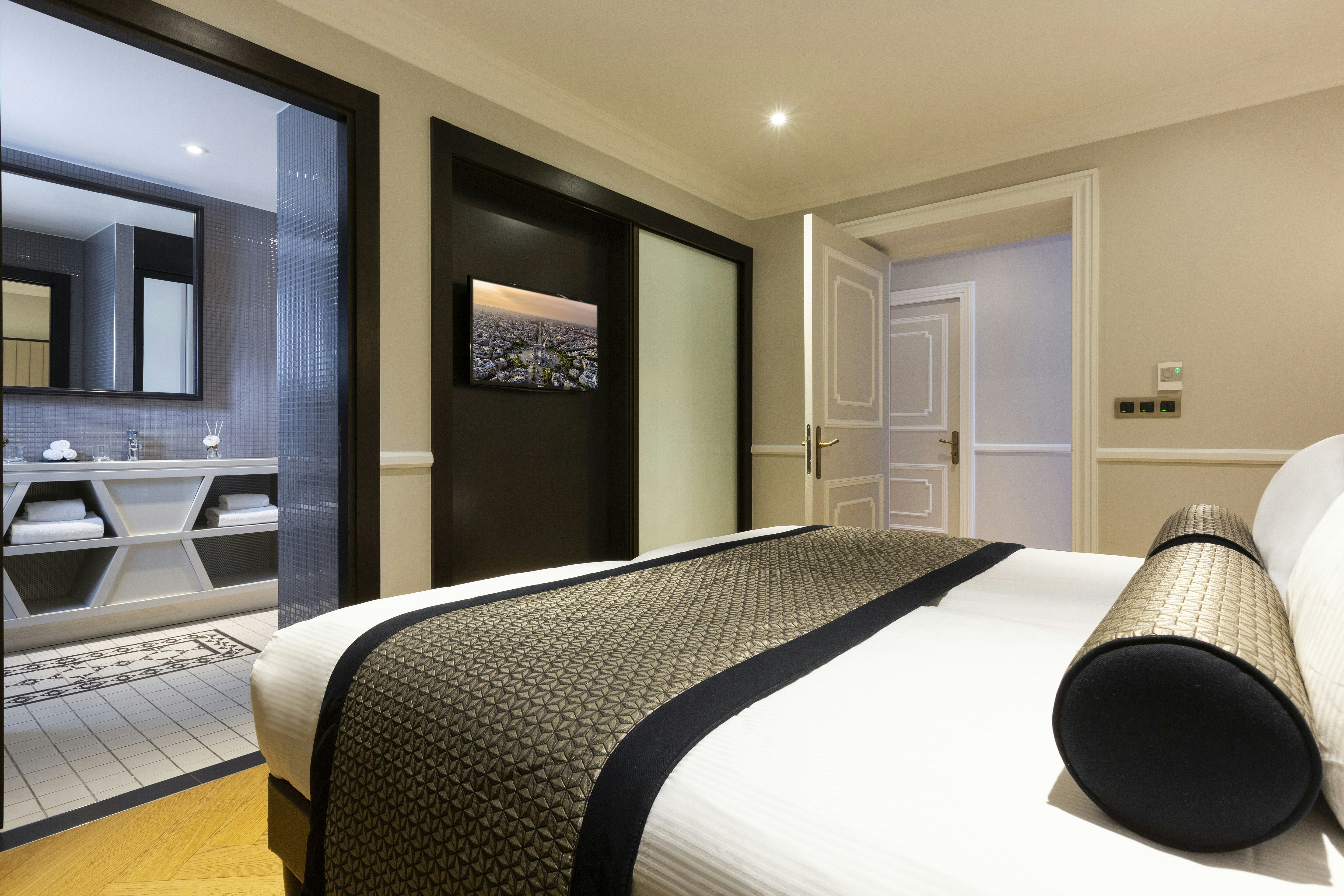 SUITE, EIFFEL VIEW