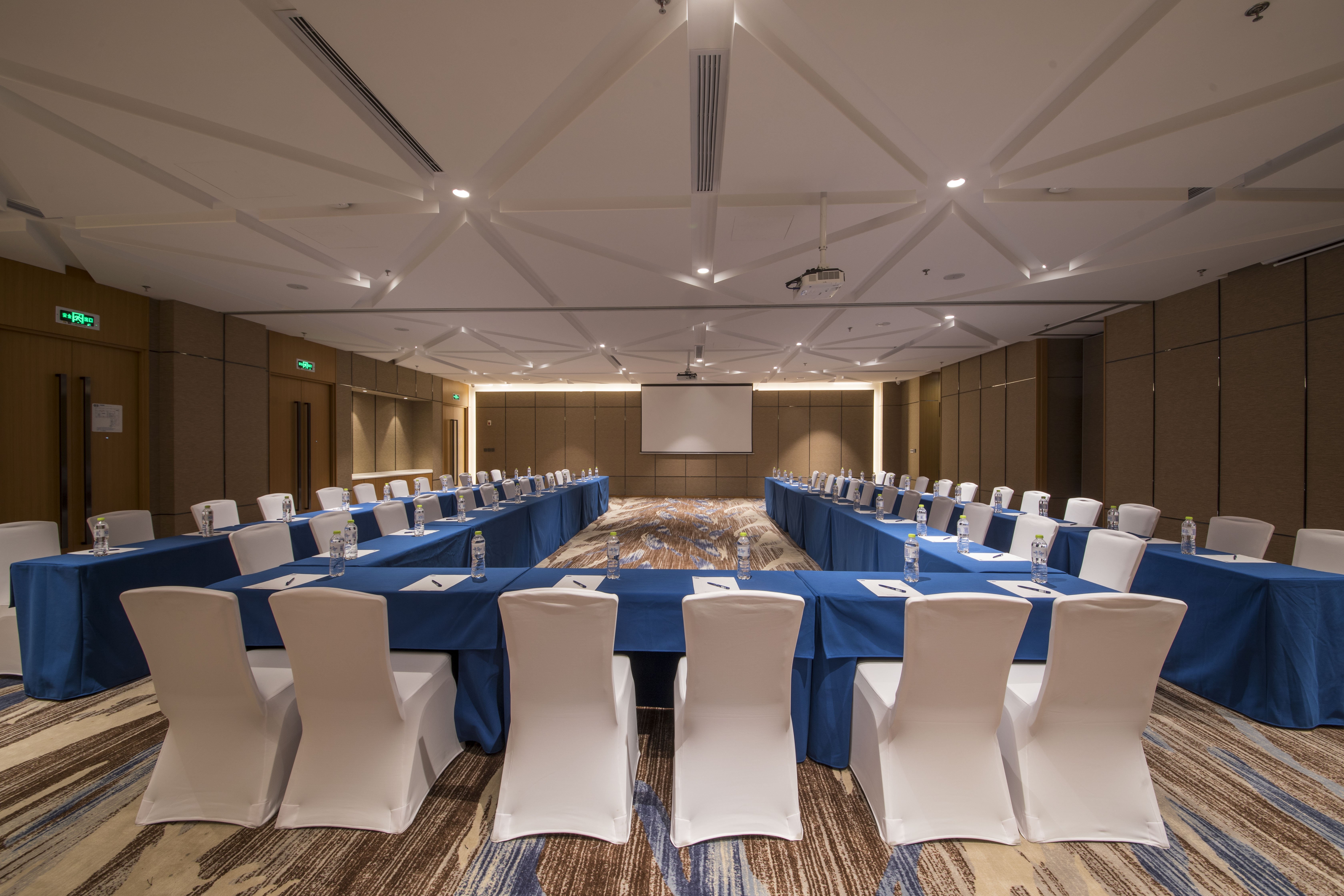 Holiday Inn Express Qingdao Chengyang Central 51/59