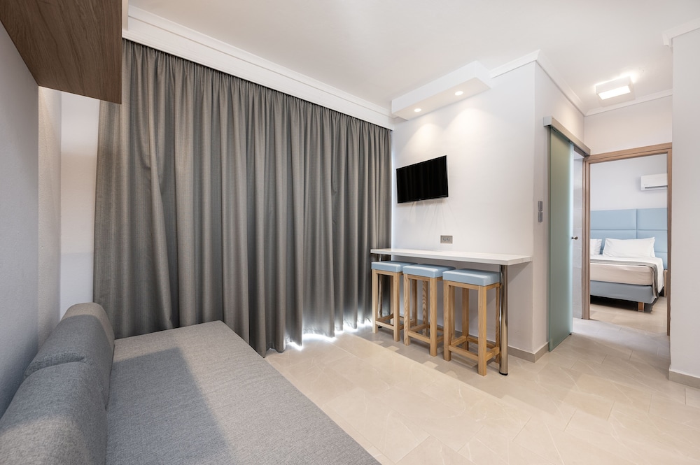 Poseidon Hotel 30/50