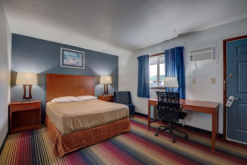 Travelodge by Wyndham Spirit Lake/Okoboji 27/53