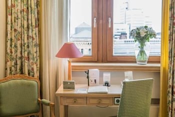 Central Kaiserhof Hotel 8/69