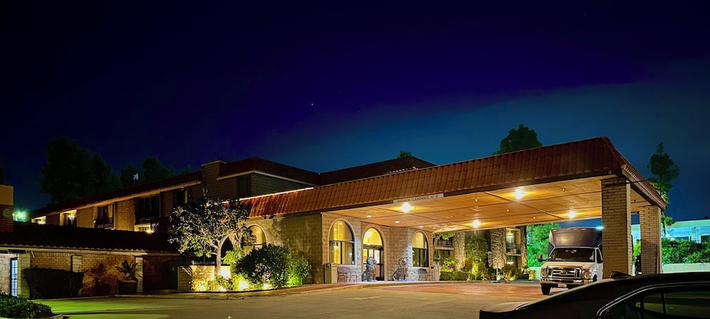 Alhambra Hotel 5/50