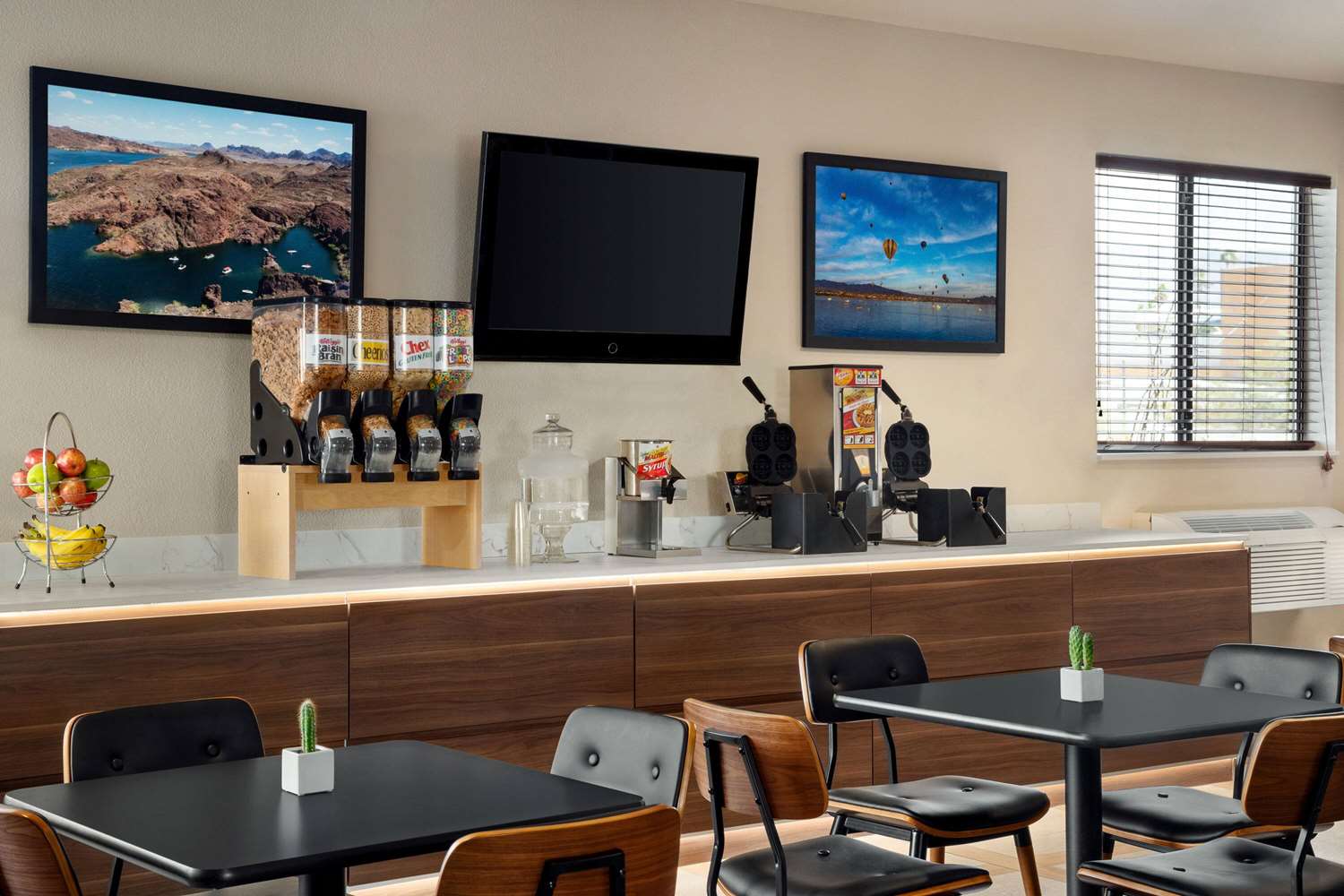 restaurant cafeteria