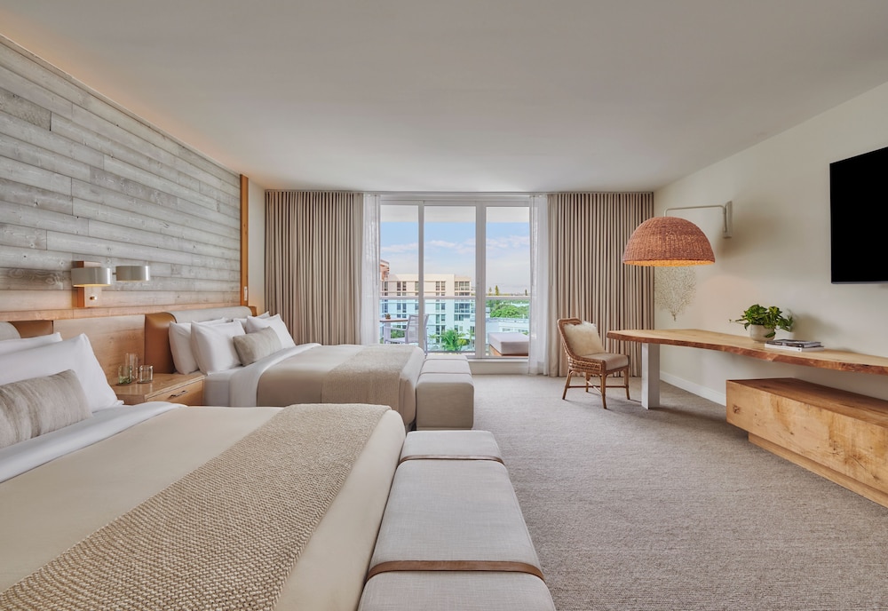 ROOM, 2 KING BEDS, BALCONY