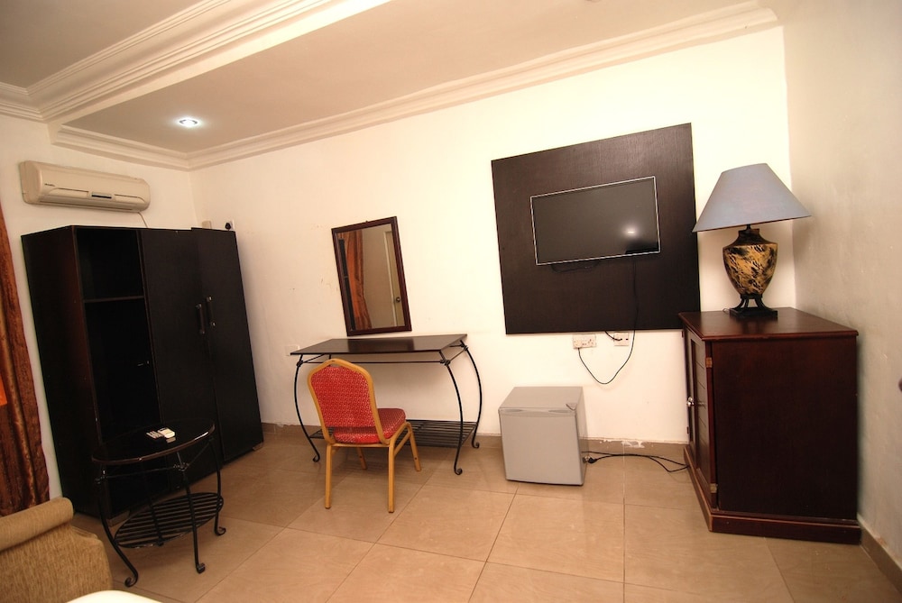Silverland Hotel And Suites 29/36