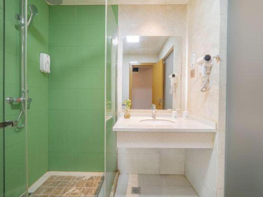 GreenTree Inn Huzhou Zhili Fortune Plaza Wuxing Avenue Express Hotel 50/53