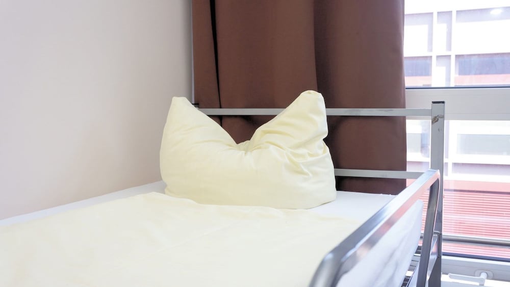 Low Budget Hostel 23/53