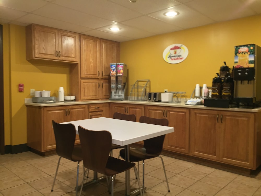 Super 8 Kenmore Buffalo Niagara Falls Area 15/18