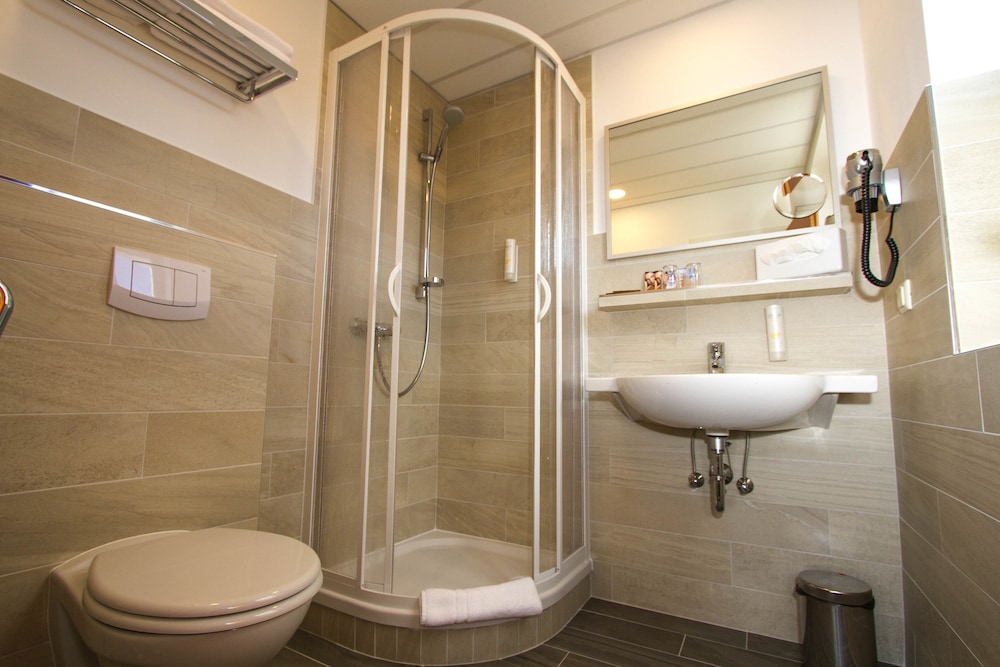 FALK SEEHOTEL PLAU AM SEE 47/50