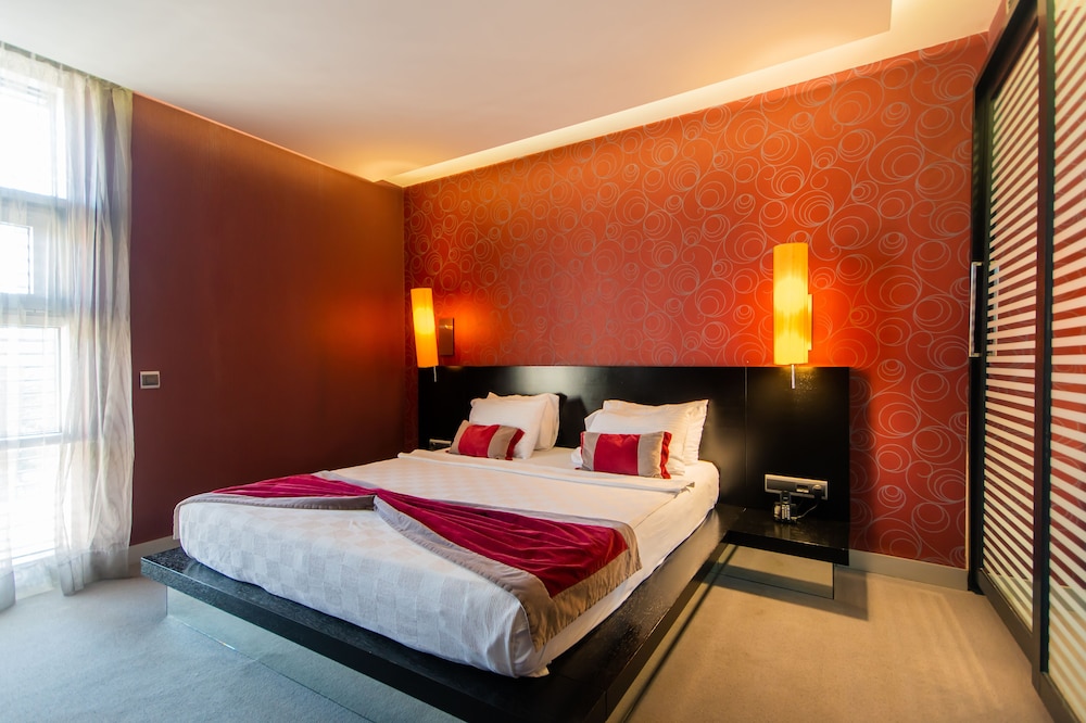 Vernazza Suites Hotel 7/19