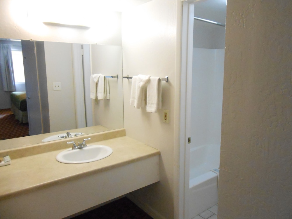 Extend A Suites Phoenix, AZ 53/55