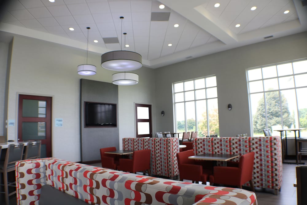 Holiday Inn Express Woodstock-Shenandoah Valley 8/28