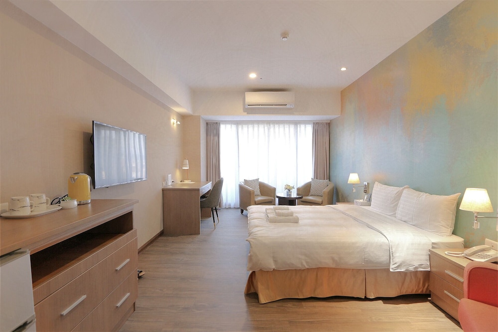 SUPERIOR, DOUBLE BED, CITY VIEW