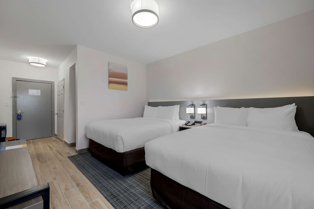 STANDARD, 2 QUEEN BEDS