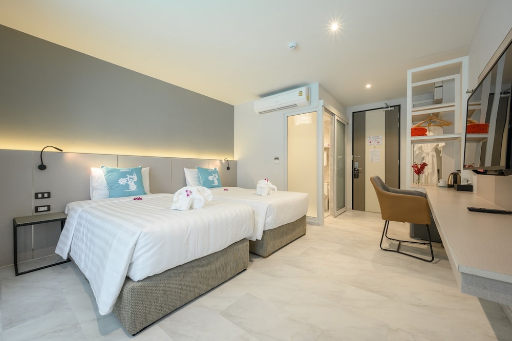 Tour De Phuket Hotel 12/71