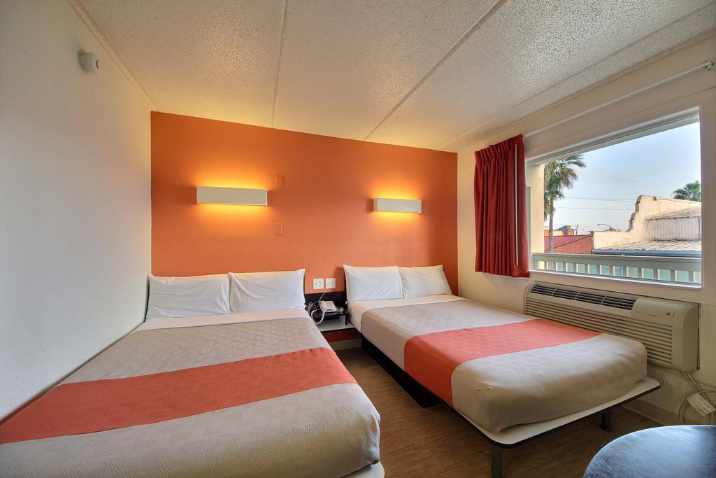 Motel 6 South Padre Island 8/33