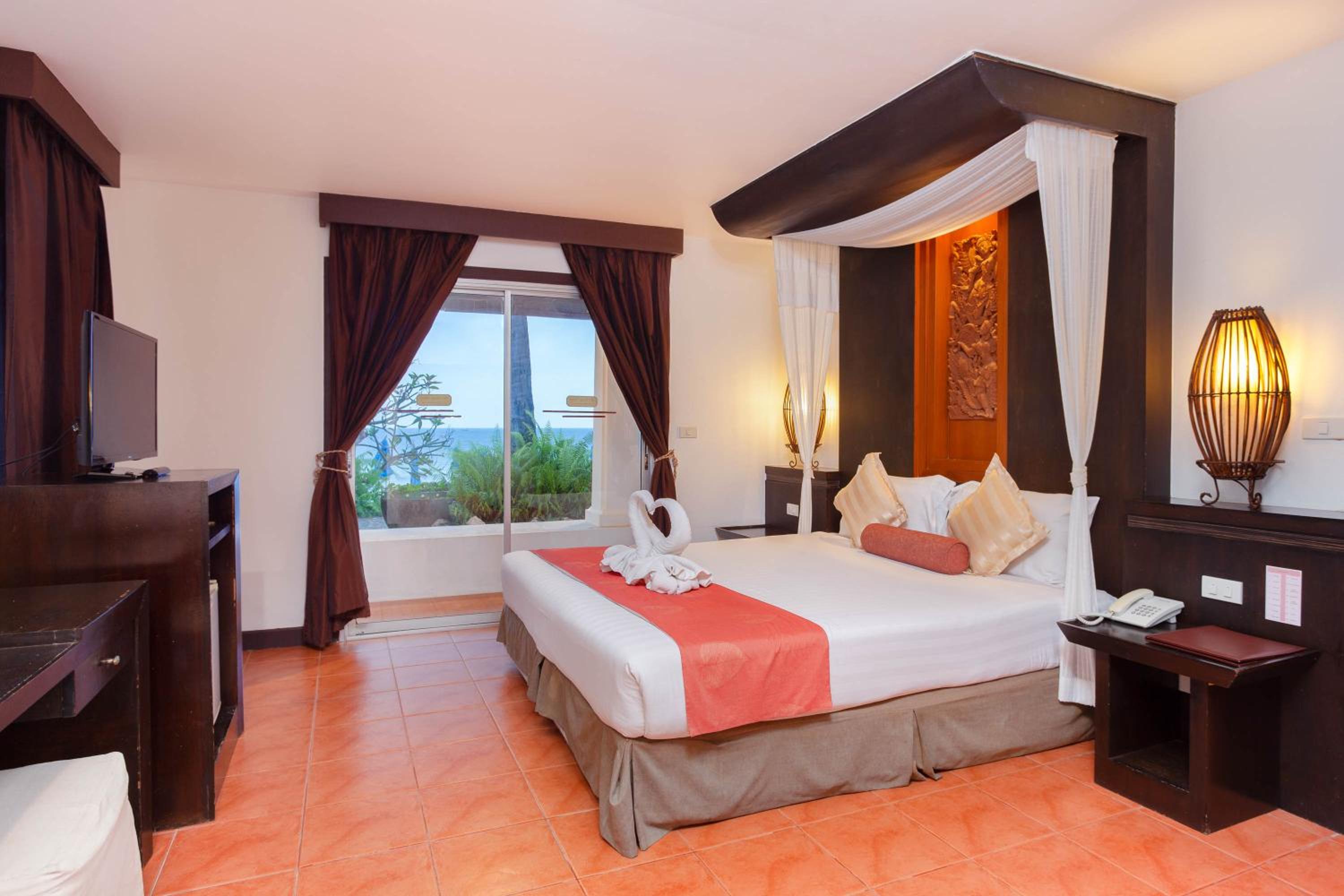 Courtyard, Suite, 1 Queen and 1 Double Bed